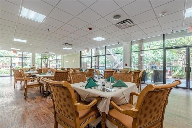 Foto del edificio - 3000 Johnson Ferry Rd NE