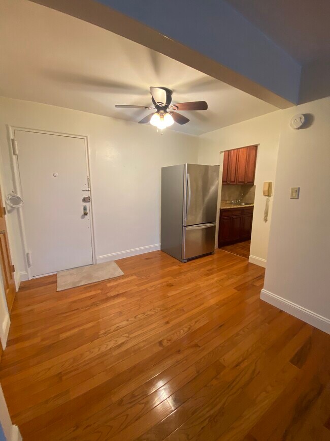 Foto del edificio - 3165 Nostrand Ave