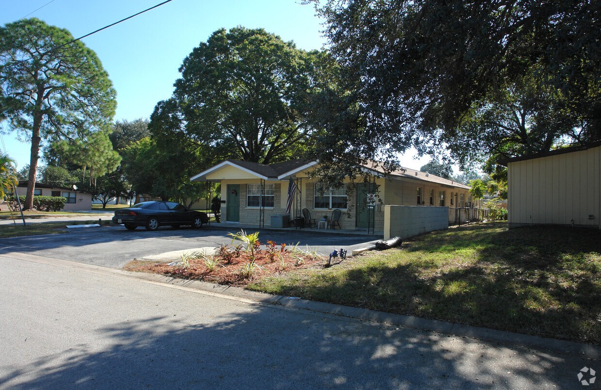 Building Photo - 139 SE Jefferson Cir N