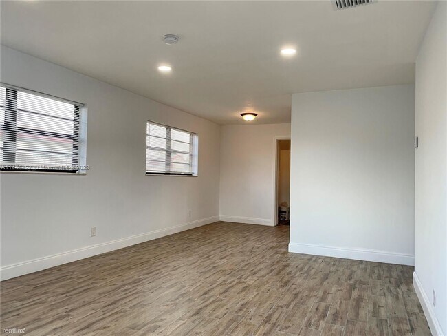 Building Photo - 3 br, 2 bath House - 6857 SW 21st St