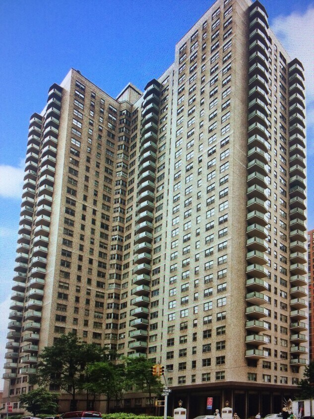 Primary Photo - 300 E 40th St