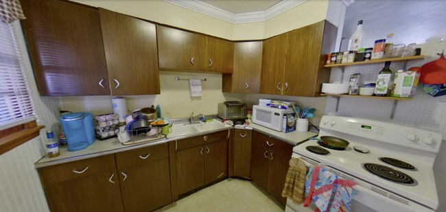 Building Photo - 3D Tour Available - Close to Campus + Wash...
