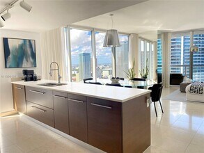 Building Photo - 475 Brickell Ave