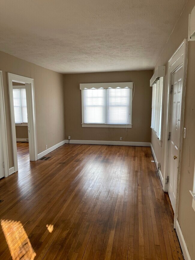 Building Photo - 3026 Shriver Ave