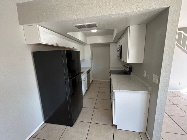 Photo - 6046 W Townley Ave Apartment