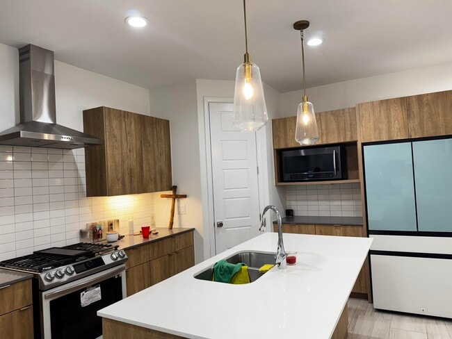 Building Photo - 216 Deer Path Lp
