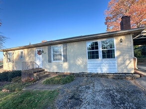 Building Photo - 616 N Sunset Dr