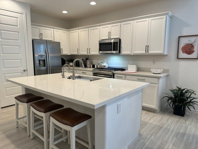 Kitchen with breakfast bar island - 9052 W Georgia Ave