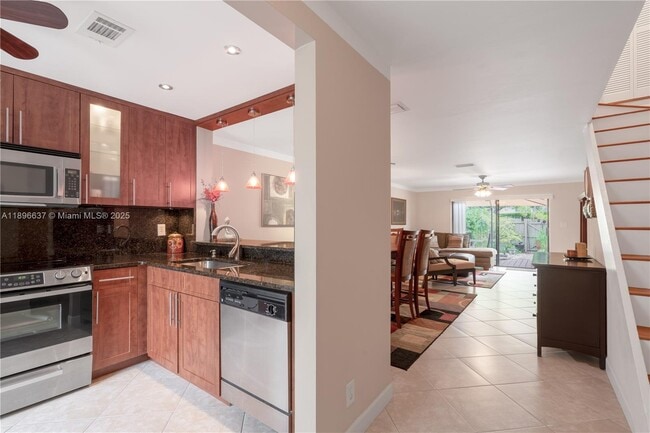 Foto del edificio - 3024 S Oakland Forest Dr