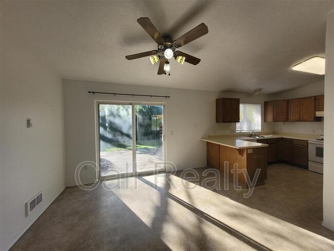 Foto del edificio - 10714 E Augusta Ave