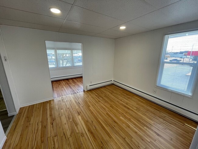 Building Photo - 215 N 5th St