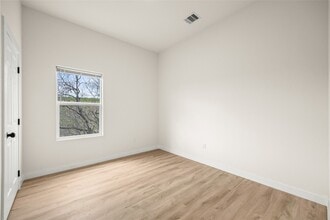 Building Photo - 9709 Pelsey St