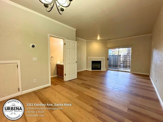 Building Photo - Stylish 2 Bedroom Santa Rosa Townhome with New Flooring Downstairs