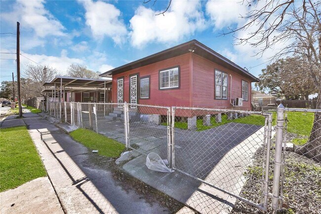 Building Photo - 1504 Luzon St