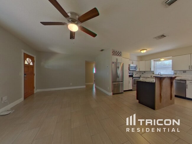 Building Photo - 1184 Robmar Rd
