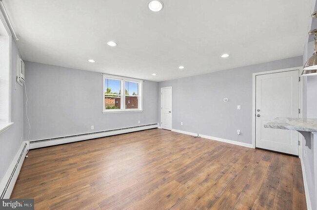 Building Photo - 7947 Ferndale St