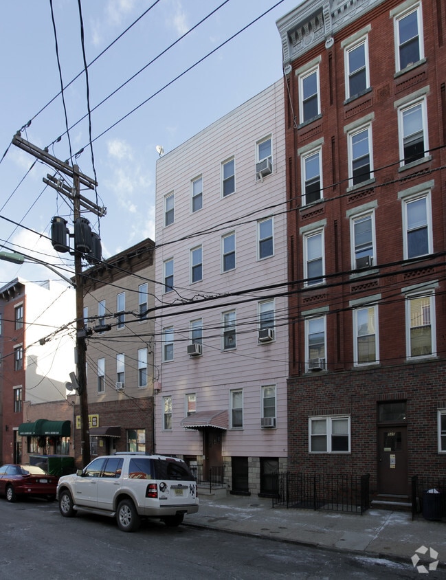 Primary Photo - 527 Adams St
