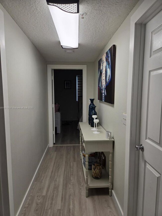 Foto del edificio - 215 SW 117th Terrace