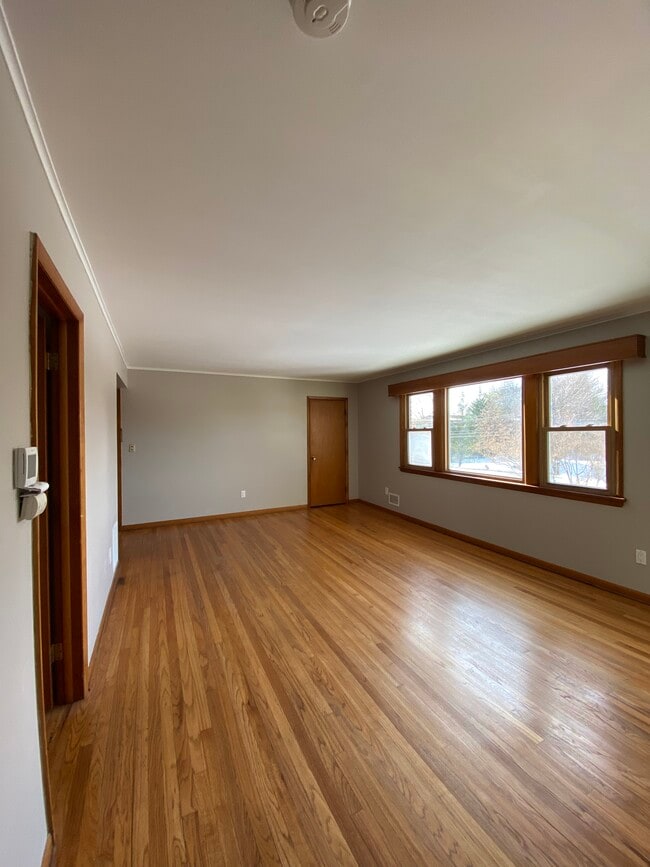 Building Photo - 60 Morgan Ln