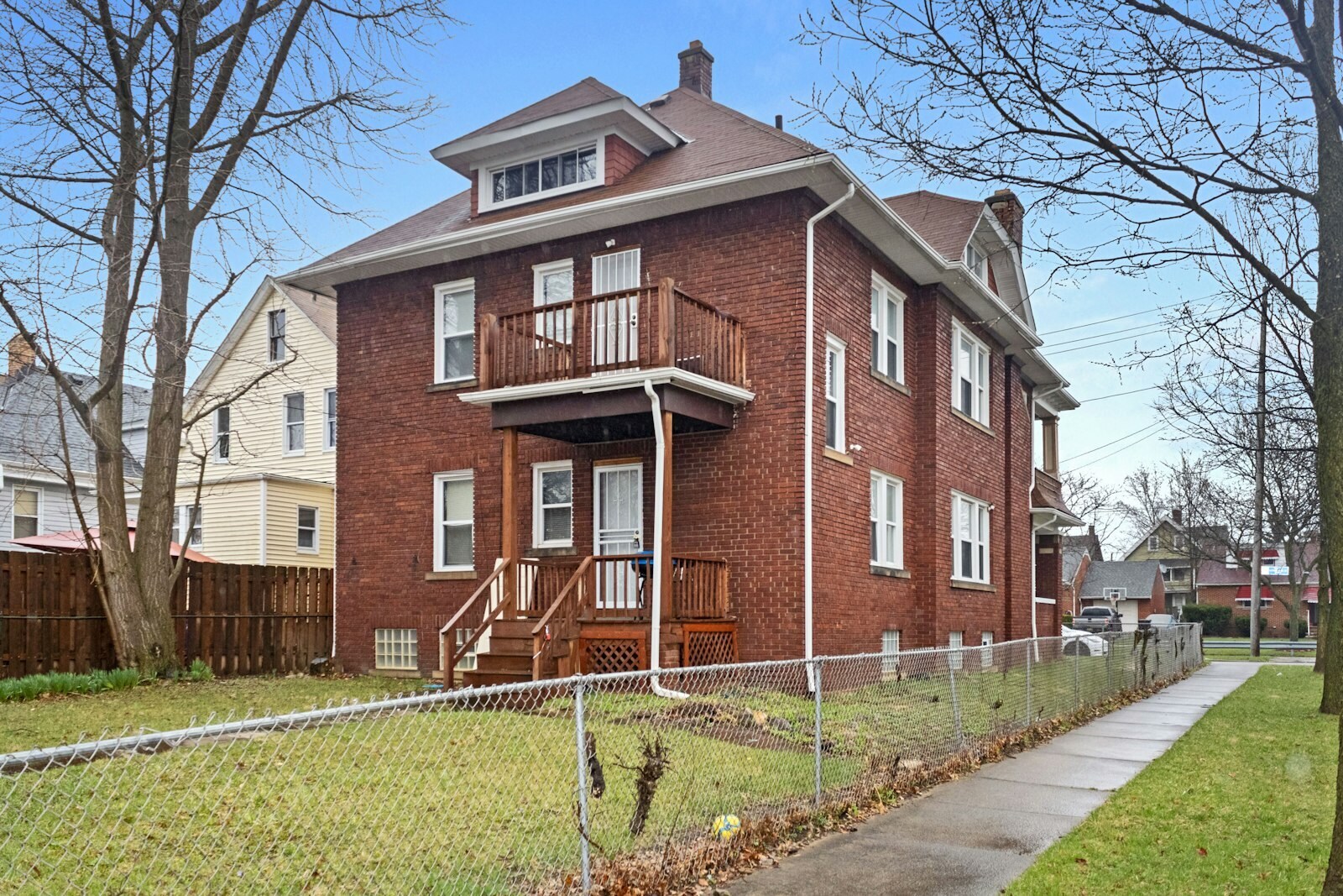 4246 Martin Luther King Jr Dr Cleveland, OH 44105 – photo 3