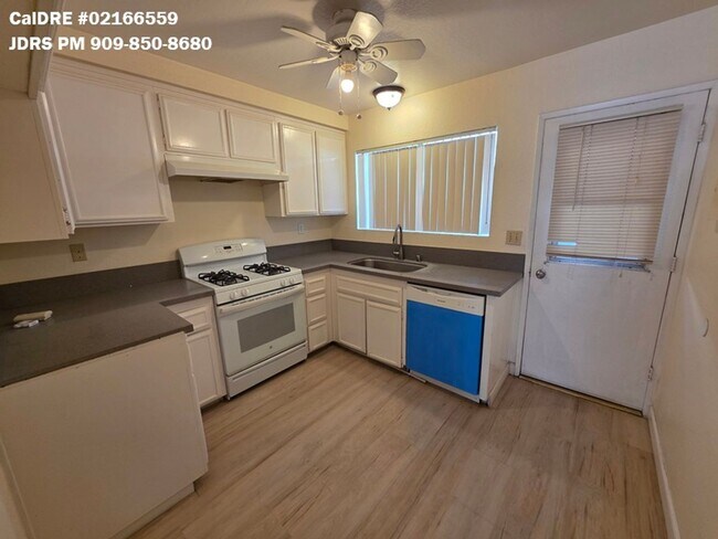 Foto del edificio - Rancho Cucamonga 2 Bedroom Apartment