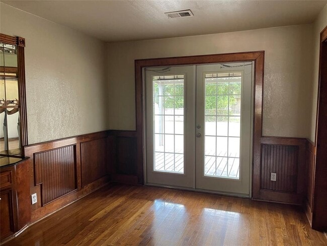 Building Photo - 702 Fostoria Ln
