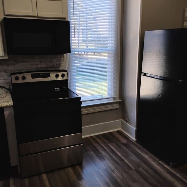 Foto del edificio - 217 Perrin Ave