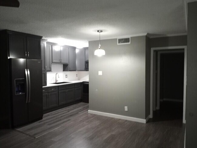 Foto del edificio - 12810 Midway Rd