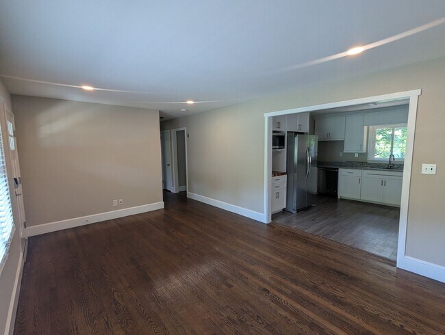 Foto del edificio - Ranch with Fence and 20x30 Garage/Workshop...