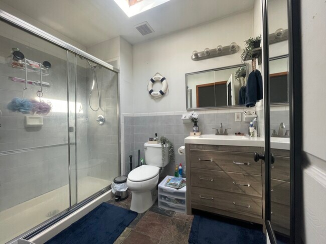 bathroom - 79 Grandview Dr