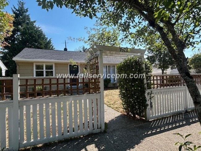 Foto del edificio - West Seattle Vintage Charm meets Modern! Huge Deck and Fire pit!