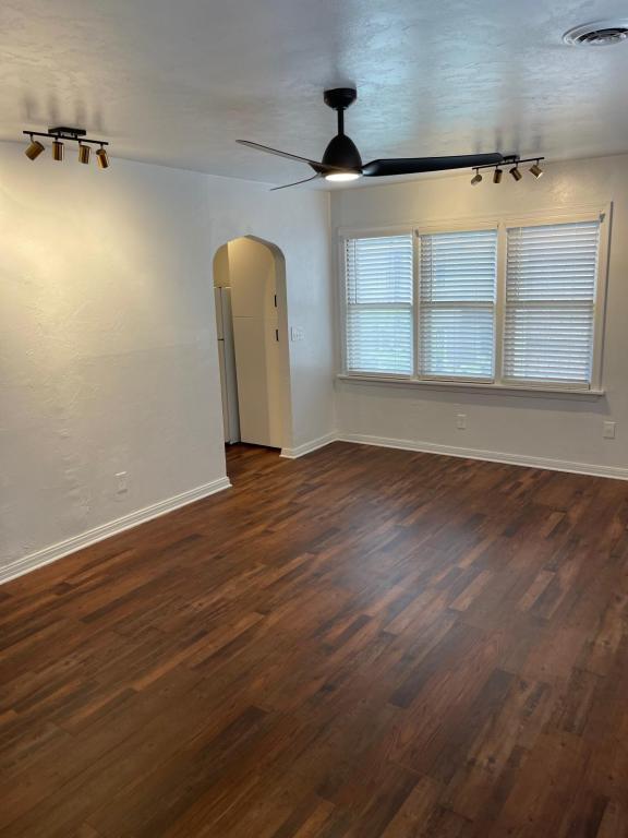 Foto del edificio - 2515 N Harvey Ave