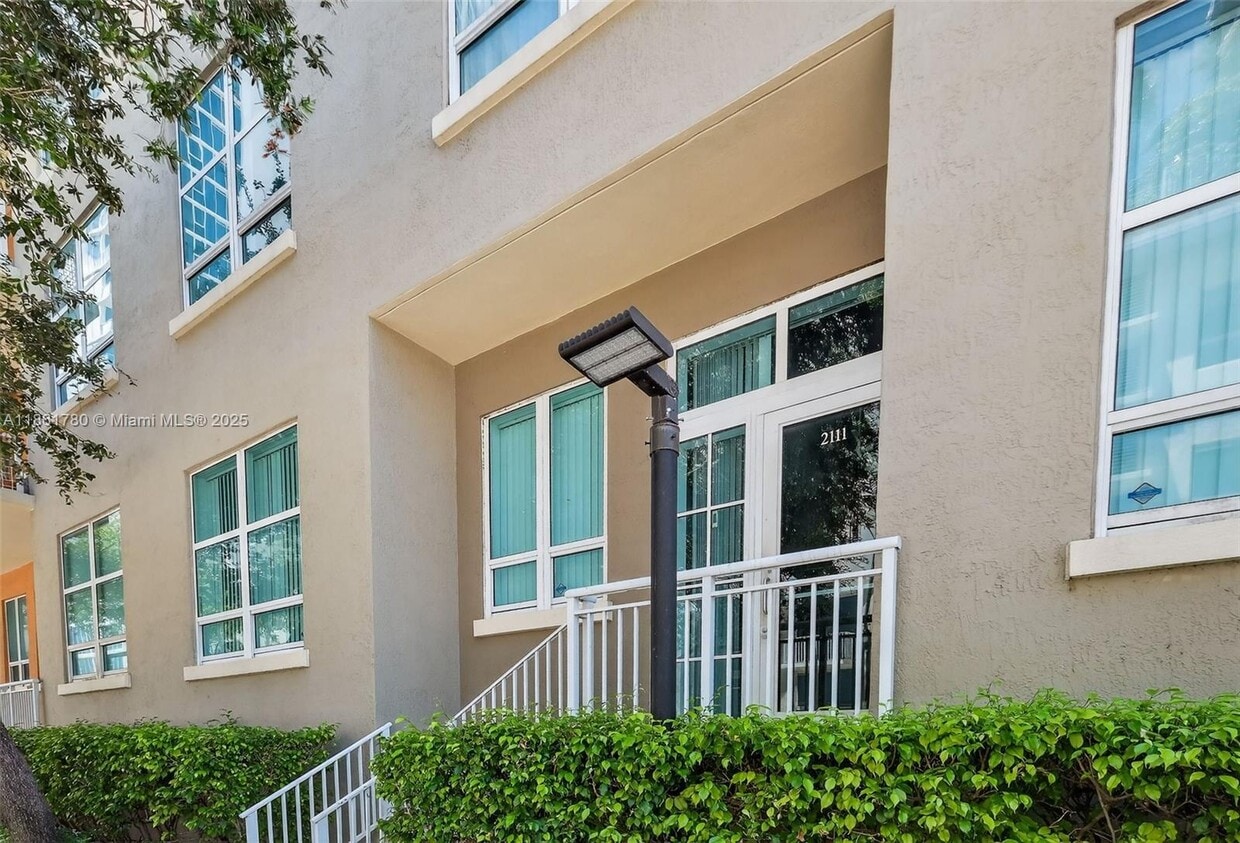 Primary Photo - 2001 Biscayne Blvd