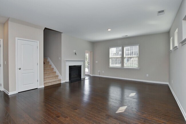 Building Photo - 4 Bedroom home in the Millbridge community