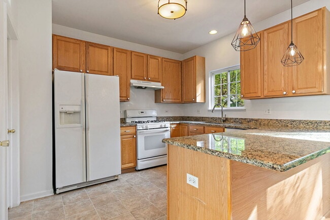 Building Photo - 71 Monarch Dr