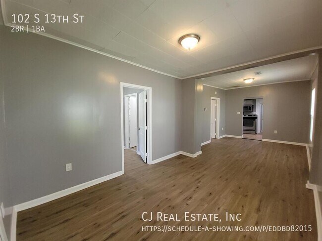 Building Photo - 102 S 13 St