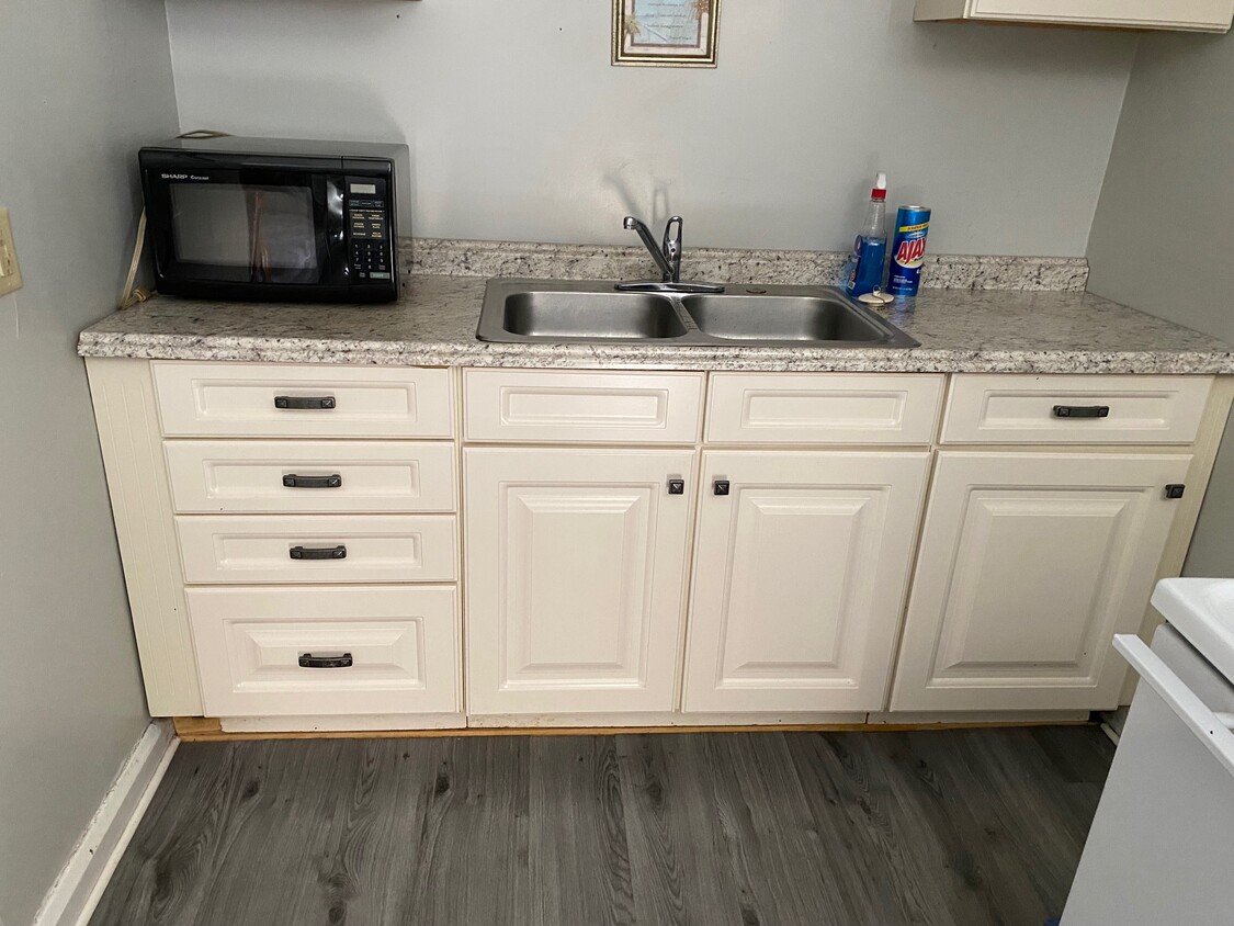 Kitchen - 3219 N Main St
