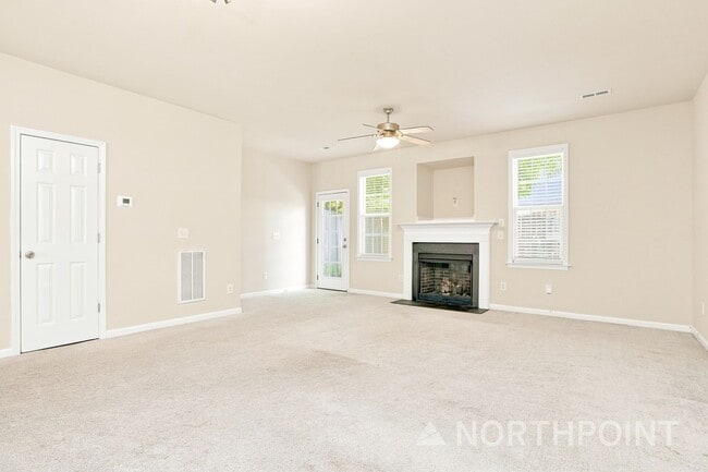 Building Photo - 4411 Log Cabin Dr