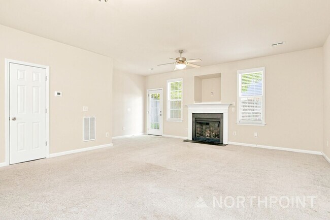 Foto del edificio - 4411 Log Cabin Dr