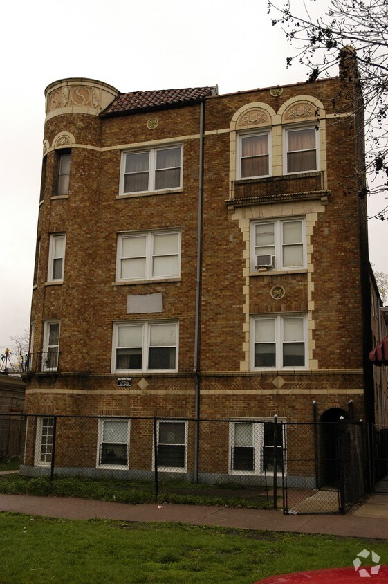 Primary Photo - 3146 W Franklin Blvd