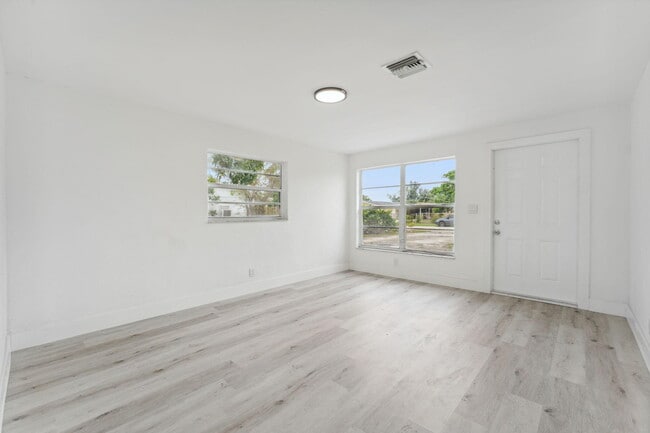 Foto del edificio - 448 NW 3rd Ave