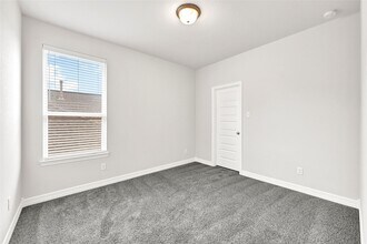 Building Photo - 9319 Galloway Wds Trl