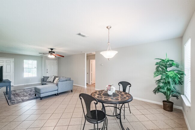 Foto del edificio - 16783 N Bob White Dr