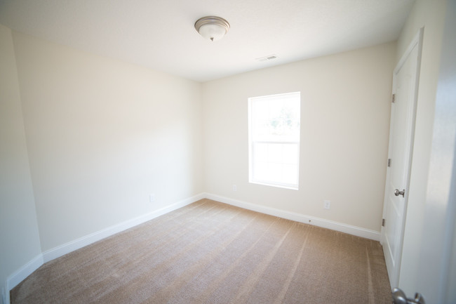 Building Photo - 20 Chaney Lane