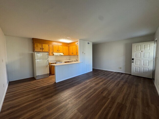 Foto del edificio - Ground level apartment with washer and dryer included!