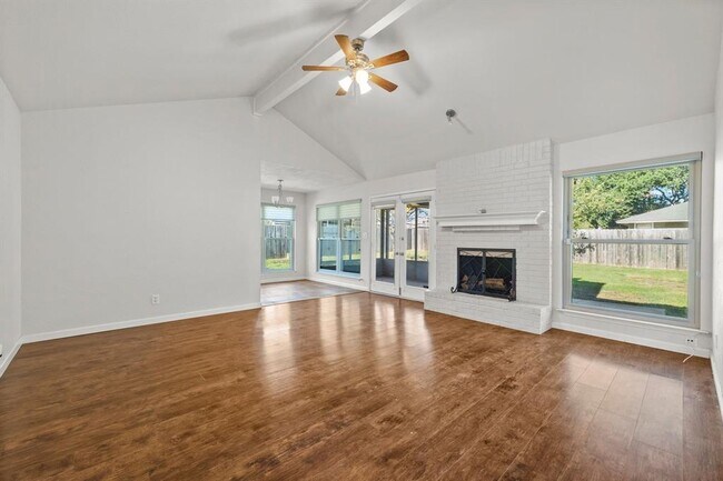 Building Photo - 605 Apache Trail