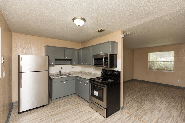 Building Photo - 1120 Carthage Dr