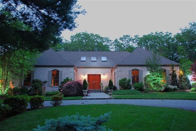 Building Photo - 222 Country View Dr