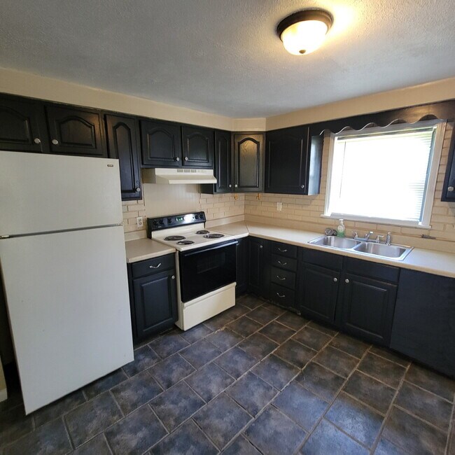 Building Photo - Christian Park area 2BR House for LEASE!
