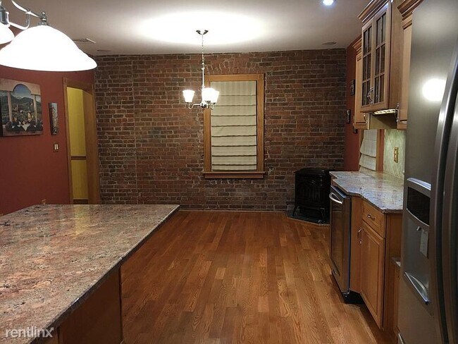 Building Photo - 3 br, 1.5 bath House - 12 Victory Ln